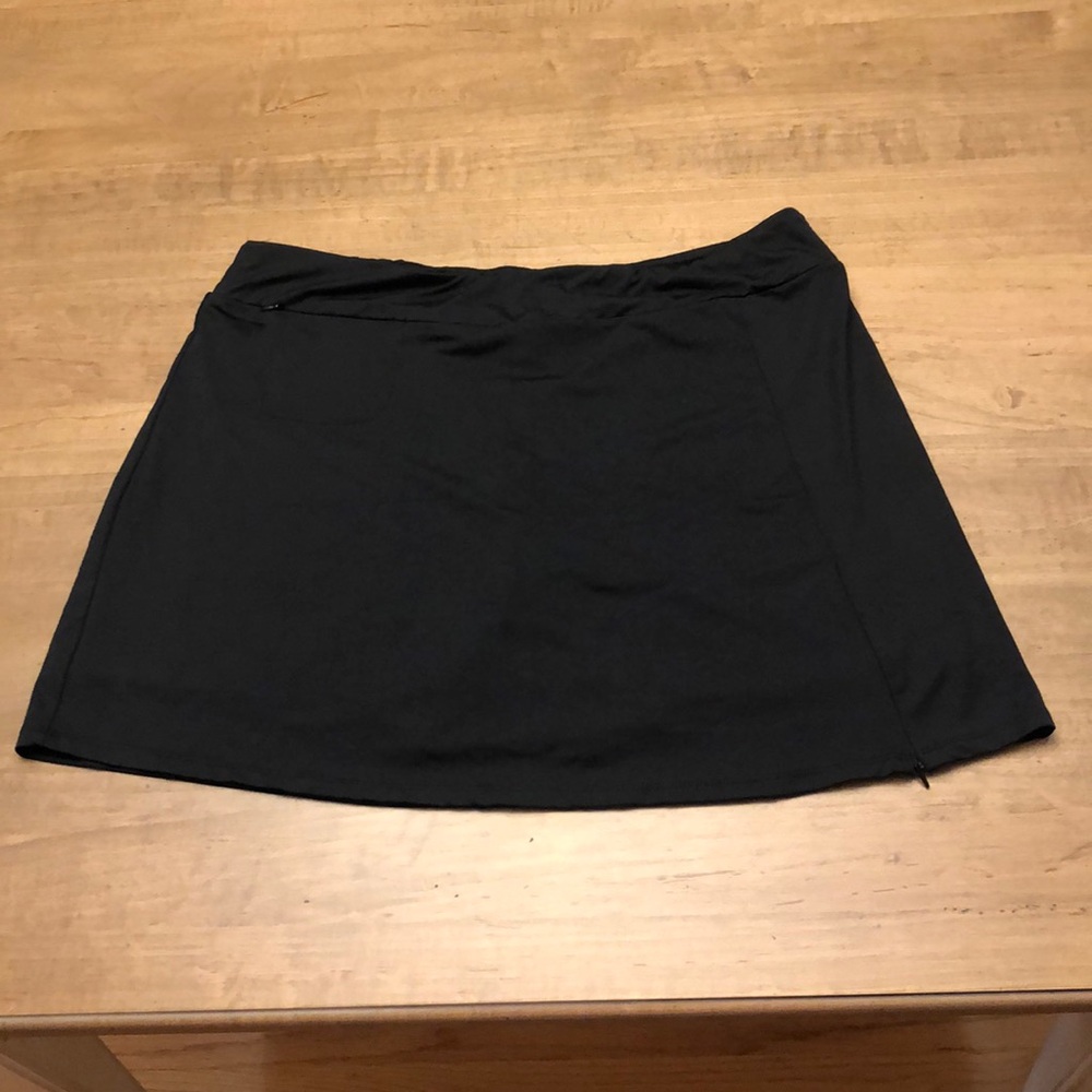 Lulu B XL skort. Black A line with side zip and attached shorts. 2 zip pockets.